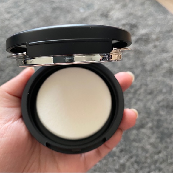 1137 kat von d lock it powder foundation deep 72 - Picture 2 of 4